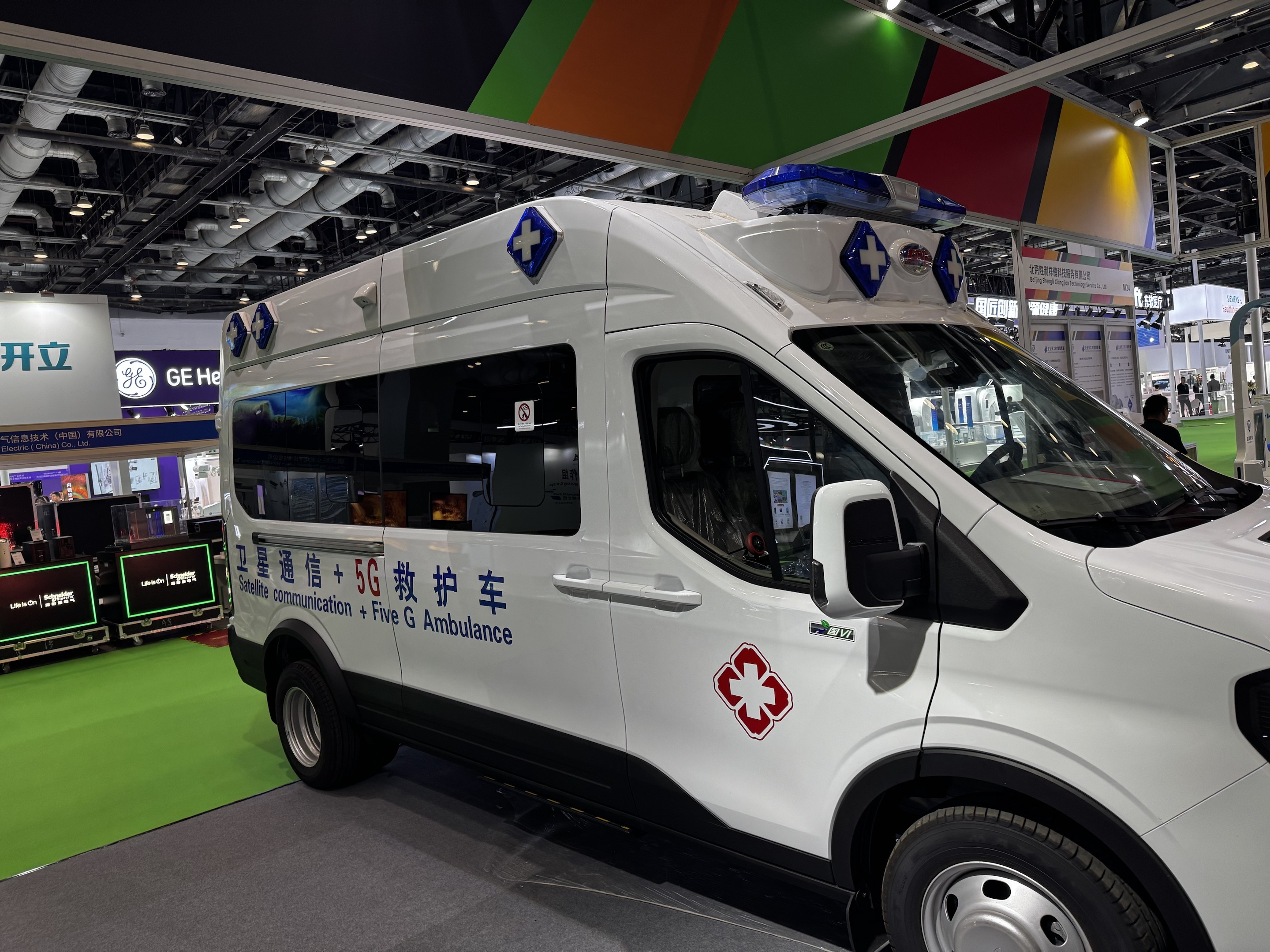 愛普康—福特全順T8 衛星通信5G救護車