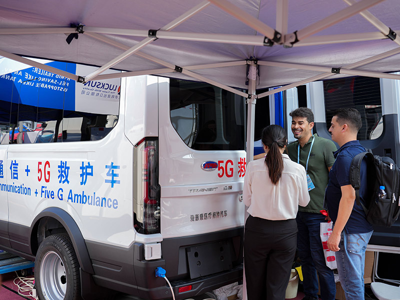 5G Ambulance _ 02.jpg